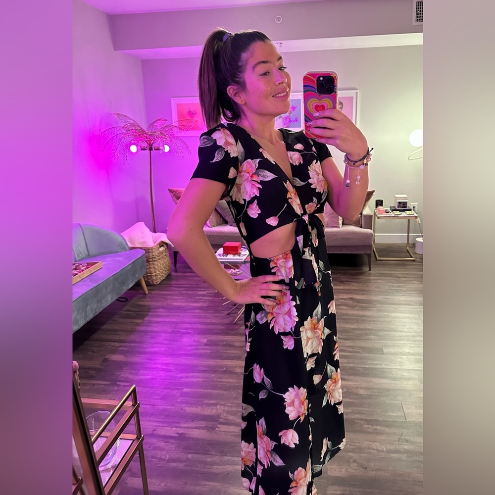 Lulu’s | Black Floral Midi Dress Medium